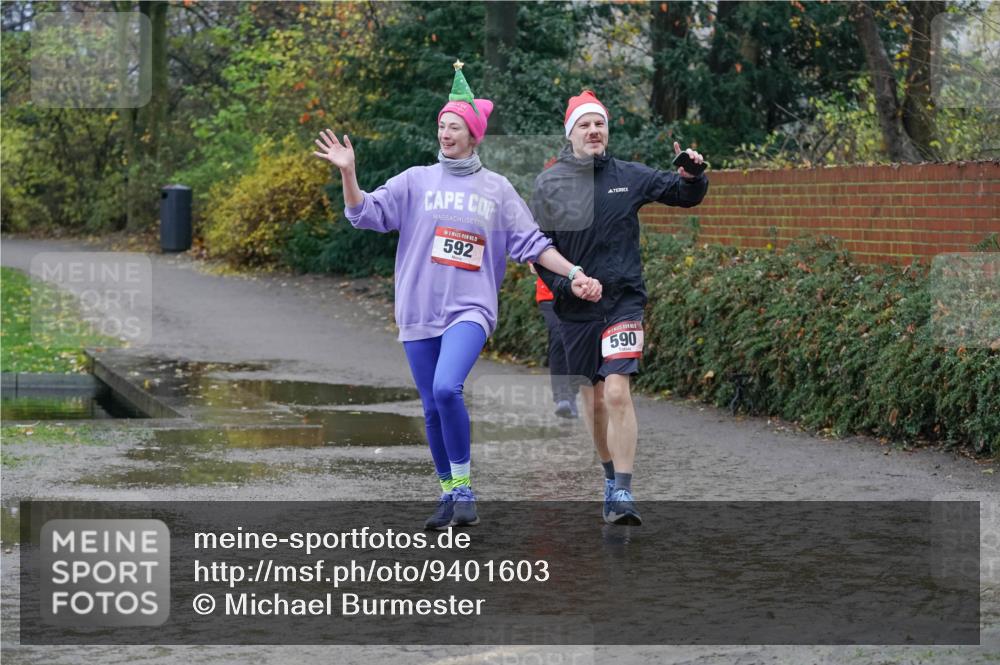 07.12.2025 - St. Pauli X-Mass-Run No. 15 Michael Burmester http://msf.ph/oto/9401603 07.12.2025 10:27:07 Laufen 592, 590 meine-sportfotos.de
