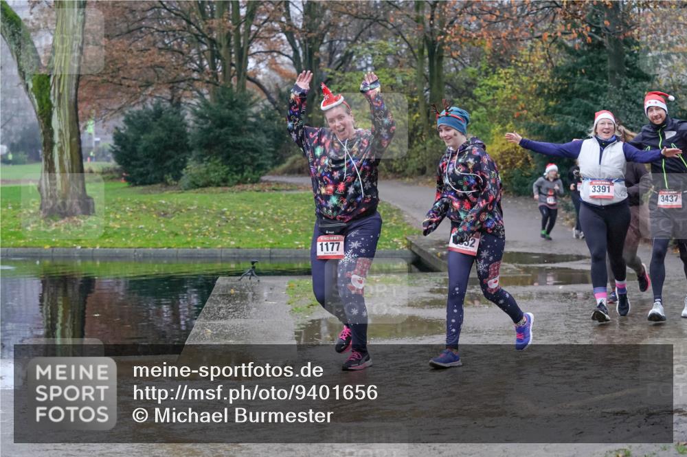 07.12.2025 - St. Pauli X-Mass-Run No. 15 Michael Burmester http://msf.ph/oto/9401656 07.12.2025 10:27:35 Laufen 1177, 3391, 3437 meine-sportfotos.de
