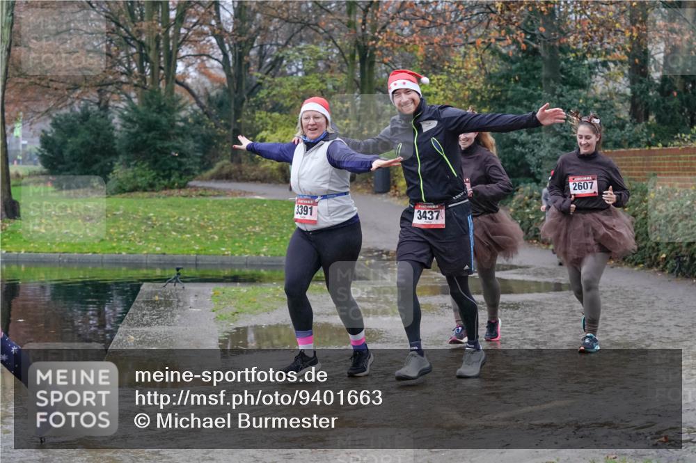 07.12.2025 - St. Pauli X-Mass-Run No. 15 Michael Burmester http://msf.ph/oto/9401663 07.12.2025 10:27:37 Laufen 3391, 3437, 2607 meine-sportfotos.de