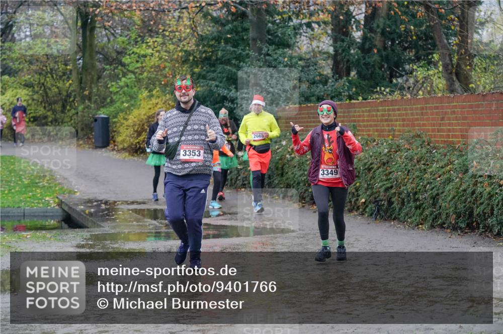 07.12.2025 - St. Pauli X-Mass-Run No. 15 Michael Burmester http://msf.ph/oto/9401766 07.12.2025 10:28:28 Laufen 3353, 2665, 3349 meine-sportfotos.de