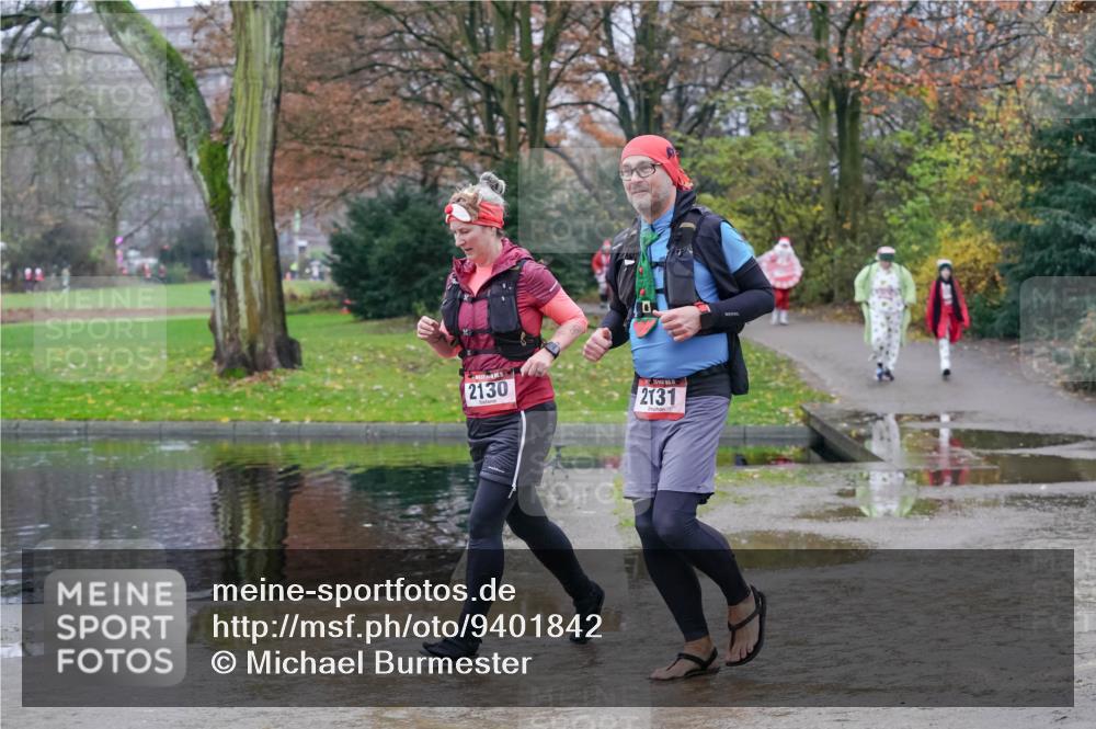 07.12.2025 - St. Pauli X-Mass-Run No. 15 Michael Burmester http://msf.ph/oto/9401842 07.12.2025 10:29:14 Laufen 2130, 2131 meine-sportfotos.de