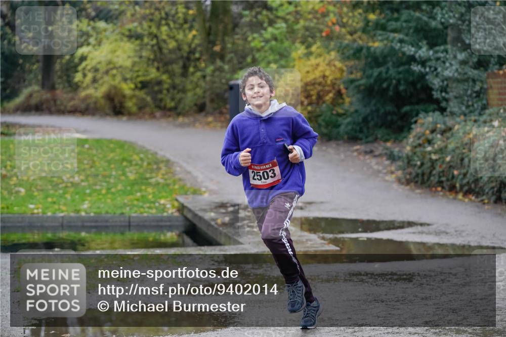 07.12.2025 - St. Pauli X-Mass-Run No. 15 Michael Burmester http://msf.ph/oto/9402014 07.12.2025 10:38:59 Laufen 15, 2503 meine-sportfotos.de