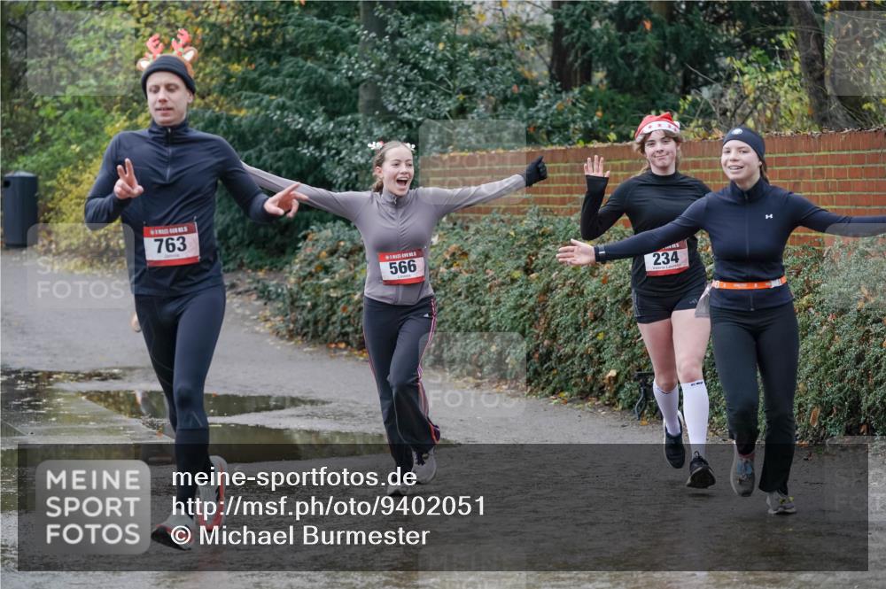 07.12.2025 - St. Pauli X-Mass-Run No. 15 Michael Burmester http://msf.ph/oto/9402051 07.12.2025 10:40:10 Laufen 763, 566, 234 meine-sportfotos.de