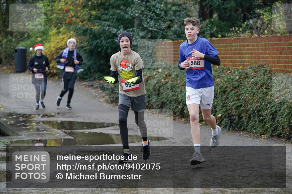 07.12.2025 - St. Pauli X-Mass-Run No. 15 Michael Burmester http://msf.ph/oto/9402075 07.12.2025 10:40:21 Laufen 555, 568 meine-sportfotos.de