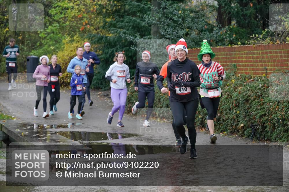 07.12.2025 - St. Pauli X-Mass-Run No. 15 Michael Burmester http://msf.ph/oto/9402220 07.12.2025 10:41:34 Laufen 746, 74, 771, 770, 410 meine-sportfotos.de
