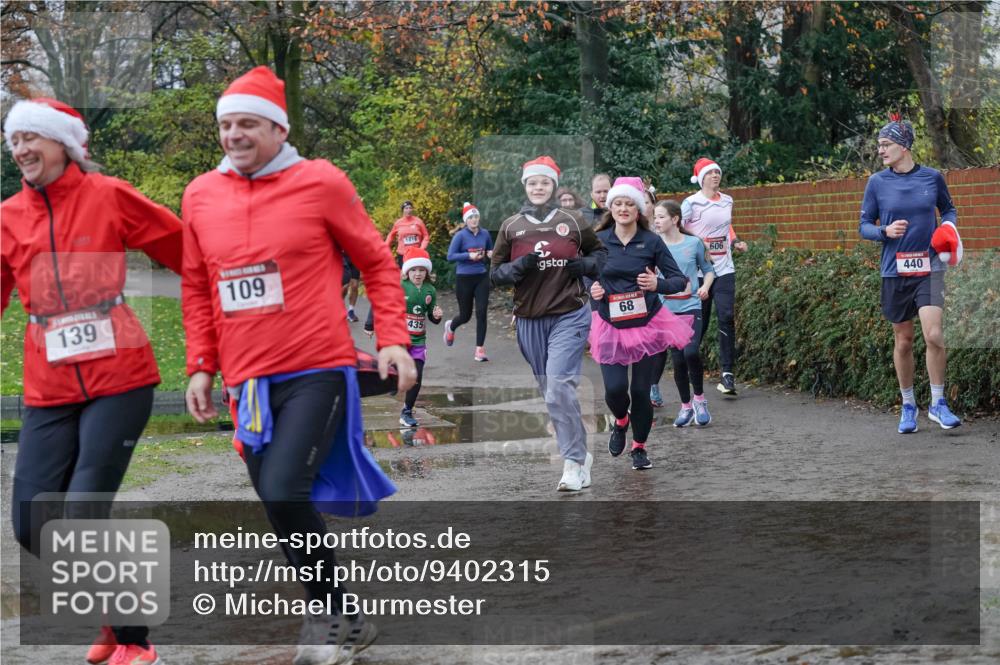 07.12.2025 - St. Pauli X-Mass-Run No. 15 Michael Burmester http://msf.ph/oto/9402315 07.12.2025 10:42:03 Laufen 139, 109, 435, 68, 606, 440 meine-sportfotos.de