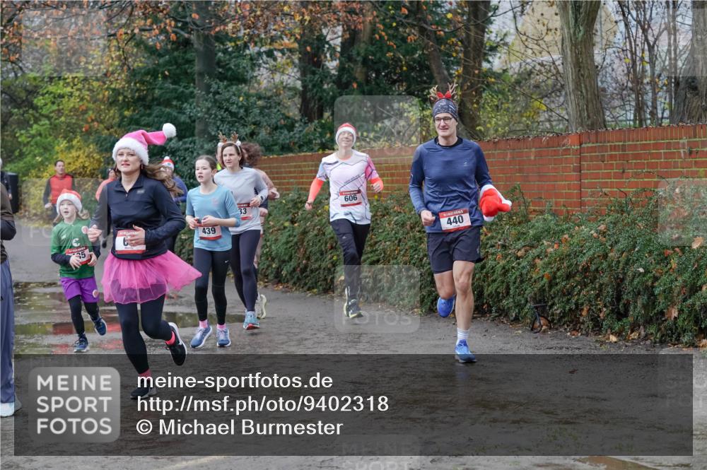 07.12.2025 - St. Pauli X-Mass-Run No. 15 Michael Burmester http://msf.ph/oto/9402318 07.12.2025 10:42:04 Laufen 439, 33, 606, 440 meine-sportfotos.de
