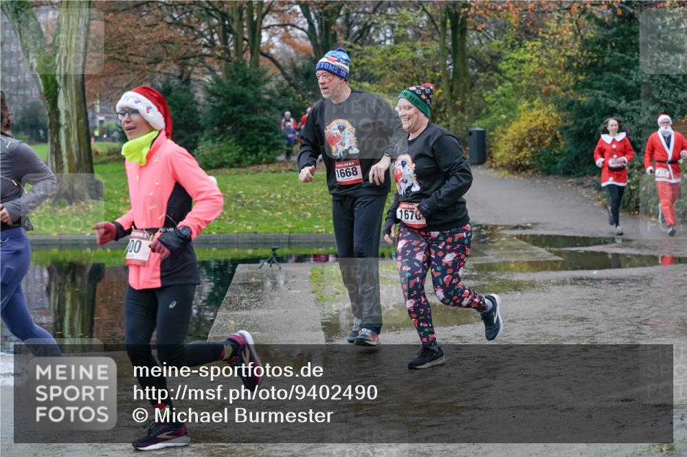 07.12.2025 - St. Pauli X-Mass-Run No. 15 Michael Burmester http://msf.ph/oto/9402490 07.12.2025 10:42:52 Laufen 00, 1668, 1670 meine-sportfotos.de