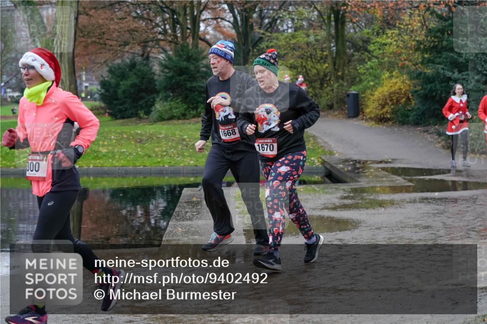 07.12.2025 - St. Pauli X-Mass-Run No. 15 Michael Burmester http://msf.ph/oto/9402492 07.12.2025 10:42:52 Laufen 80, 300, 1668, 15, 1670 meine-sportfotos.de