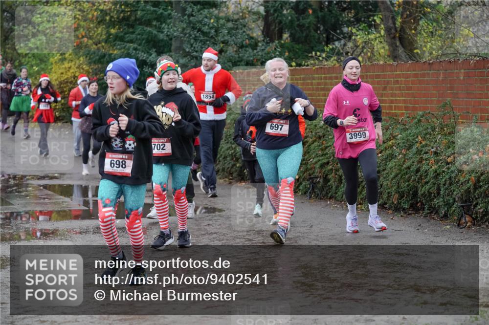 07.12.2025 - St. Pauli X-Mass-Run No. 15 Michael Burmester http://msf.ph/oto/9402541 07.12.2025 10:43:07 Laufen 698, 702, 1854, 697, 3999 meine-sportfotos.de