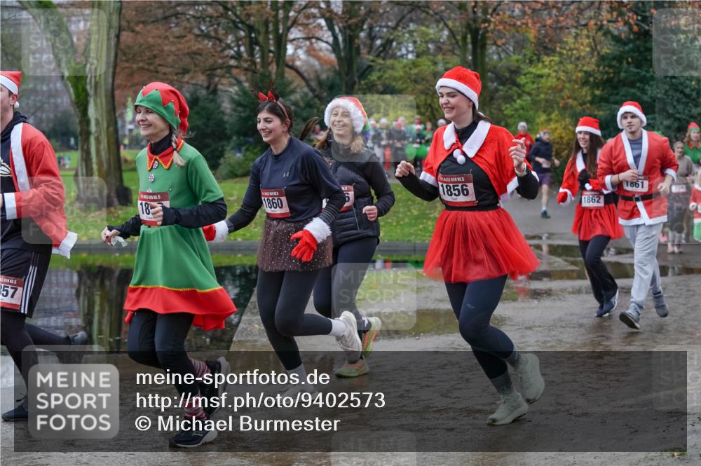 07.12.2025 - St. Pauli X-Mass-Run No. 15 Michael Burmester http://msf.ph/oto/9402573 07.12.2025 10:43:14 Laufen 3857, 18, 1860, 15, 1856, 1862, 1861 meine-sportfotos.de