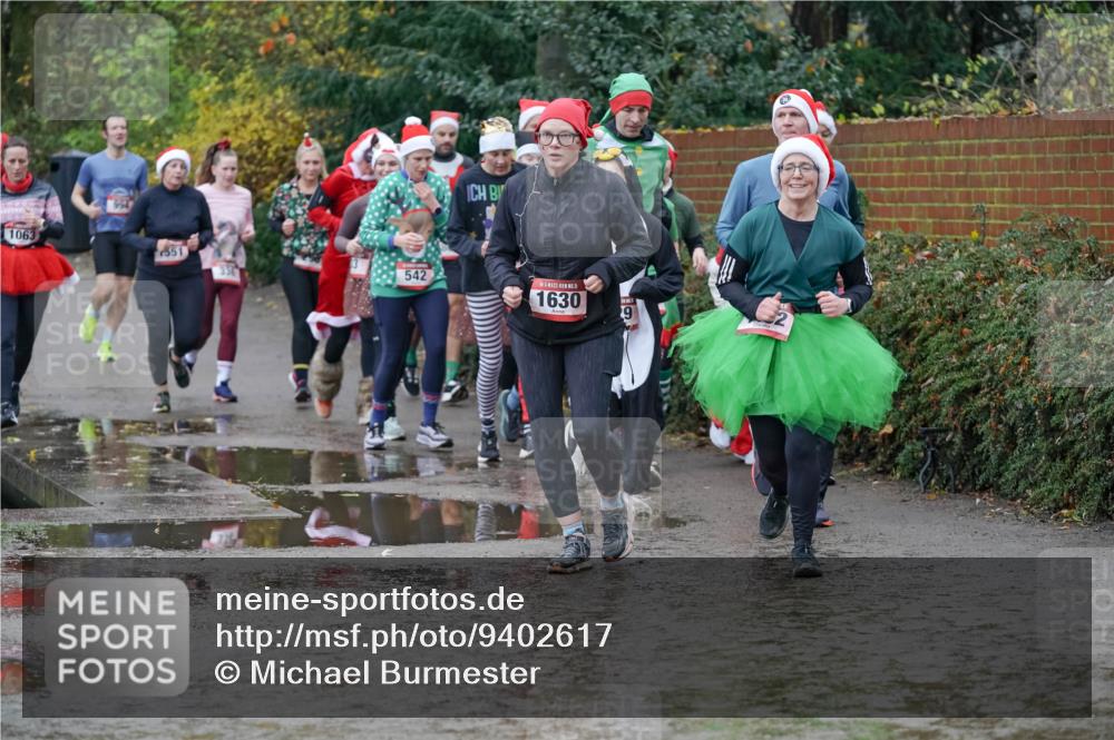 07.12.2025 - St. Pauli X-Mass-Run No. 15 Michael Burmester http://msf.ph/oto/9402617 07.12.2025 10:43:26 Laufen 1063, 551, 542, 1630, 9 meine-sportfotos.de