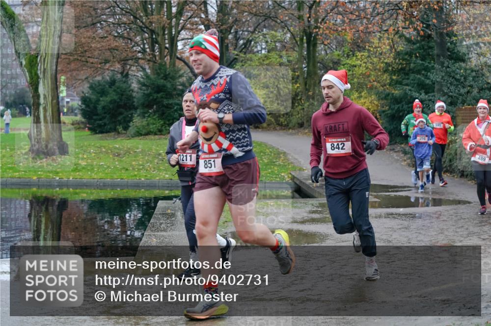 07.12.2025 - St. Pauli X-Mass-Run No. 15 Michael Burmester http://msf.ph/oto/9402731 07.12.2025 10:43:53 Laufen 10, 1211, 851, 842, 56, 595, 489 meine-sportfotos.de