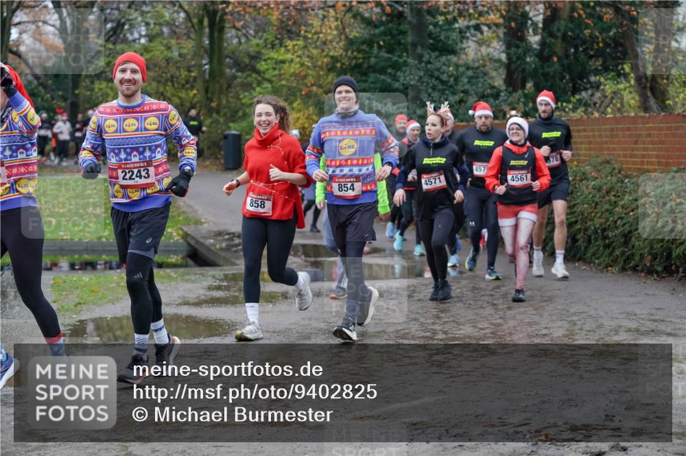07.12.2025 - St. Pauli X-Mass-Run No. 15 Michael Burmester http://msf.ph/oto/9402825 07.12.2025 10:44:25 Laufen 15, 2243, 858, 457, 854, 4571, 578, 4561 meine-sportfotos.de