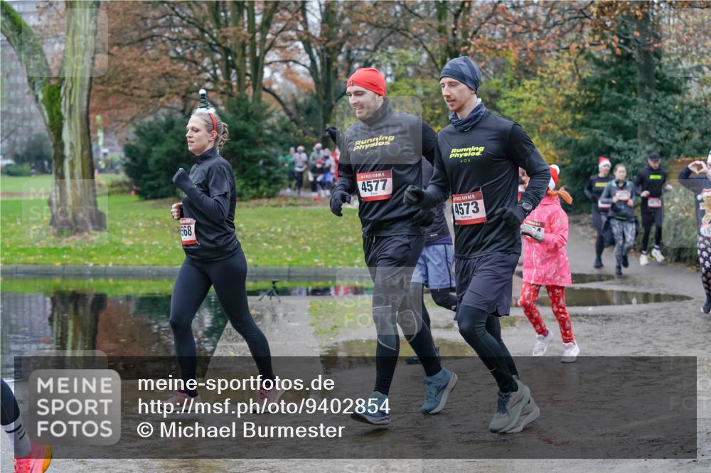 07.12.2025 - St. Pauli X-Mass-Run No. 15 Michael Burmester http://msf.ph/oto/9402854 07.12.2025 10:44:31 Laufen 0, 568, 15, 4577, 0, 15, 4573, 15 meine-sportfotos.de