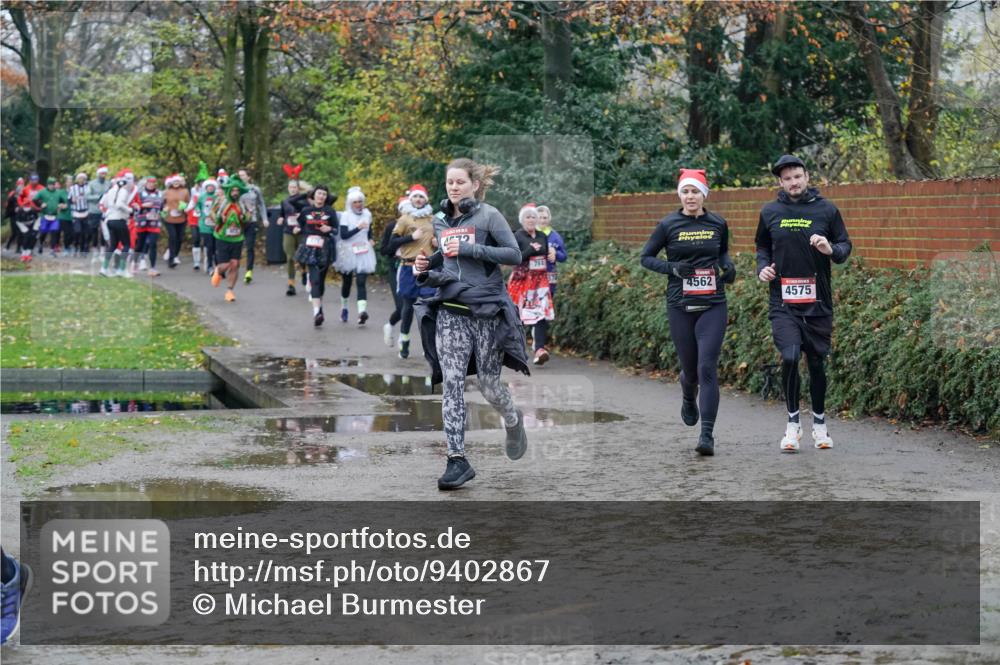 07.12.2025 - St. Pauli X-Mass-Run No. 15 Michael Burmester http://msf.ph/oto/9402867 07.12.2025 10:44:34 Laufen 4562, 4575 meine-sportfotos.de