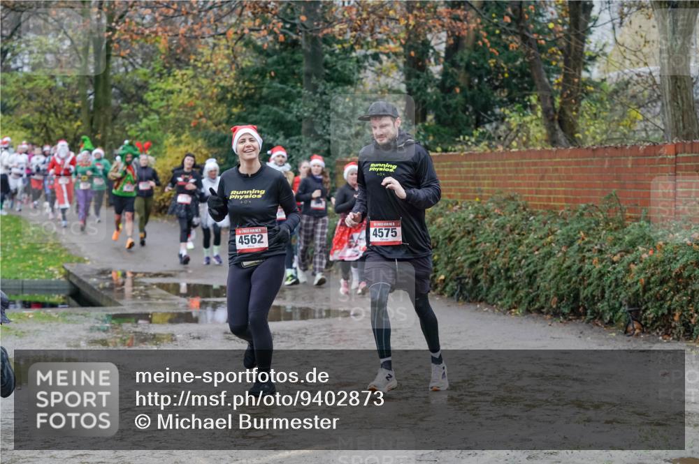 07.12.2025 - St. Pauli X-Mass-Run No. 15 Michael Burmester http://msf.ph/oto/9402873 07.12.2025 10:44:36 Laufen 0, 0, 4562, 4575 meine-sportfotos.de