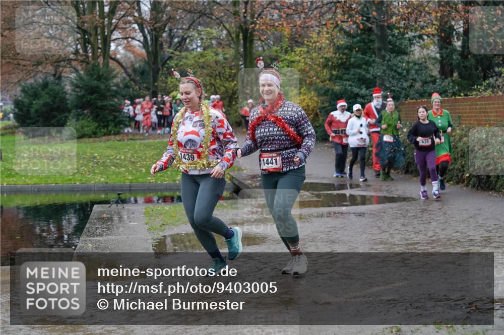 07.12.2025 - St. Pauli X-Mass-Run No. 15 Michael Burmester http://msf.ph/oto/9403005 07.12.2025 10:45:05 Laufen 1439, 1441, 635 meine-sportfotos.de