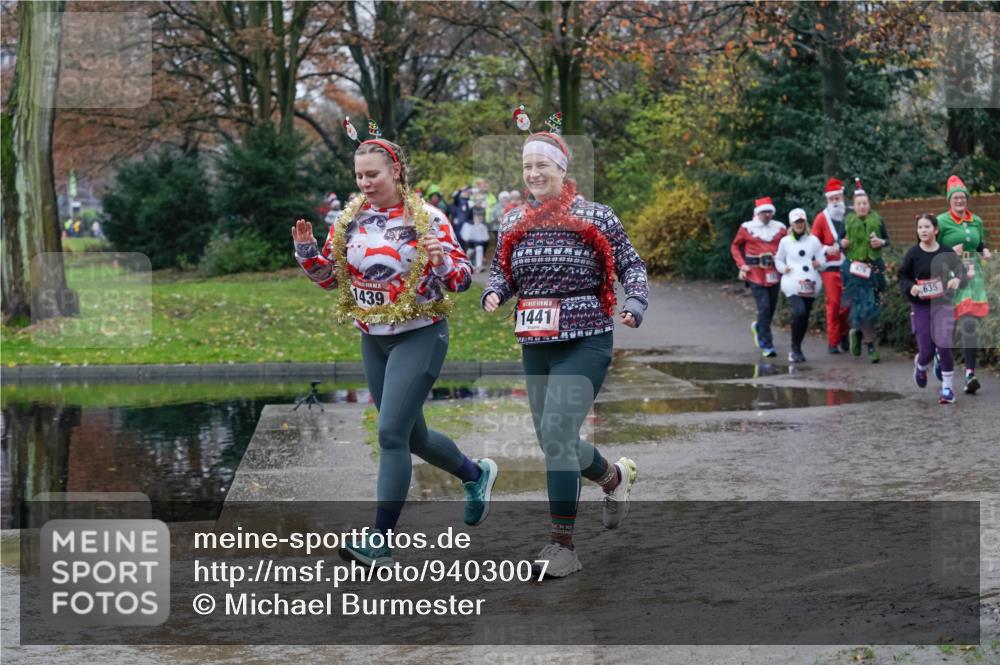 07.12.2025 - St. Pauli X-Mass-Run No. 15 Michael Burmester http://msf.ph/oto/9403007 07.12.2025 10:45:05 Laufen 1439, 1441, 635 meine-sportfotos.de