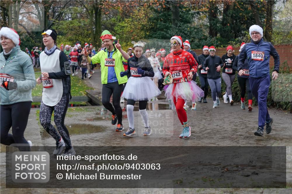 07.12.2025 - St. Pauli X-Mass-Run No. 15 Michael Burmester http://msf.ph/oto/9403063 07.12.2025 10:45:20 Laufen 184, 1708, 2006, 170, 150, 2742, 361, 587, 1840 meine-sportfotos.de