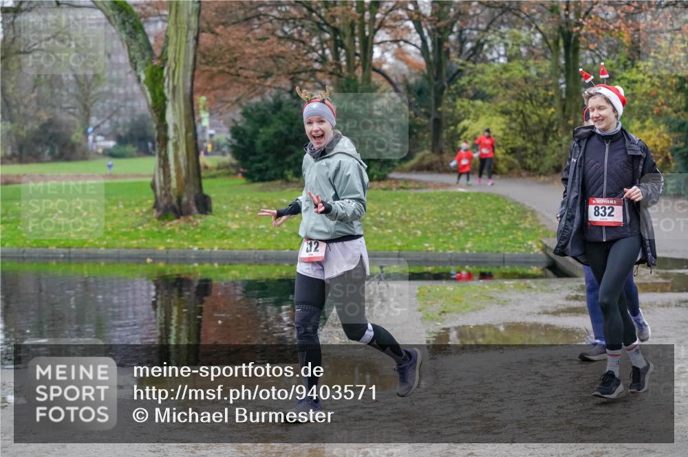 07.12.2025 - St. Pauli X-Mass-Run No. 15 Michael Burmester http://msf.ph/oto/9403571 07.12.2025 10:47:39 Laufen 12, 5, 832 meine-sportfotos.de