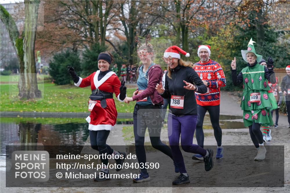 07.12.2025 - St. Pauli X-Mass-Run No. 15 Michael Burmester http://msf.ph/oto/9403590 07.12.2025 10:47:43 Laufen 15, 788, 689 meine-sportfotos.de