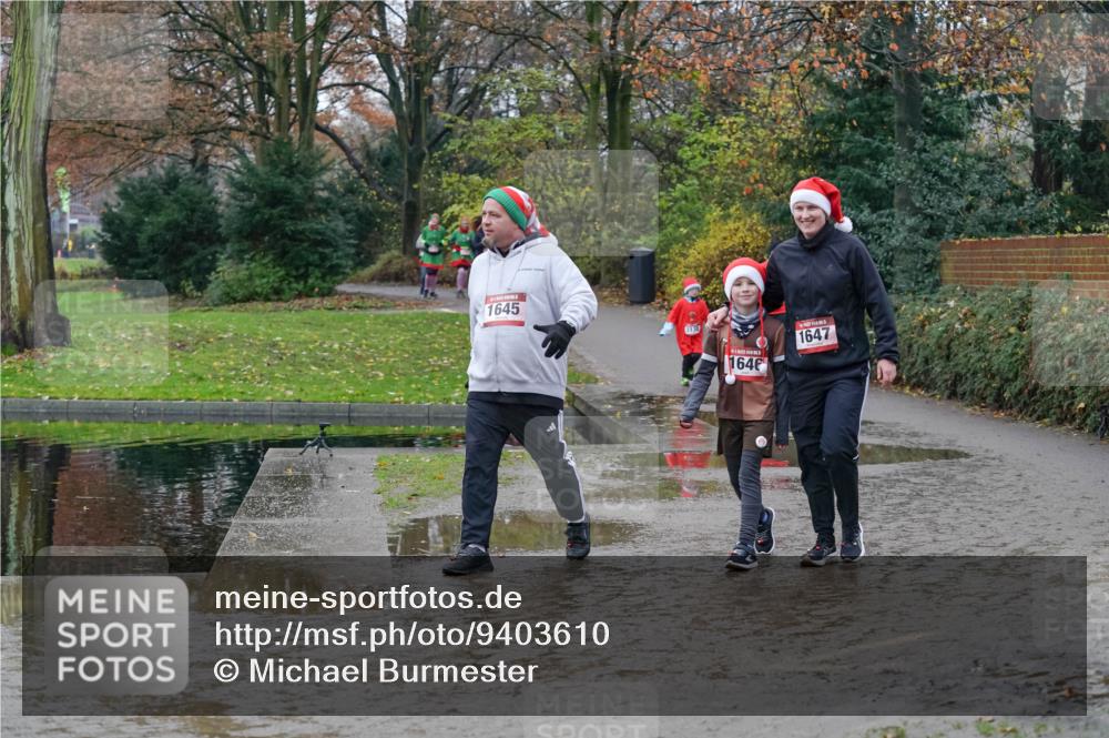 07.12.2025 - St. Pauli X-Mass-Run No. 15 Michael Burmester http://msf.ph/oto/9403610 07.12.2025 10:47:47 Laufen 1645, 1646, 1647 meine-sportfotos.de