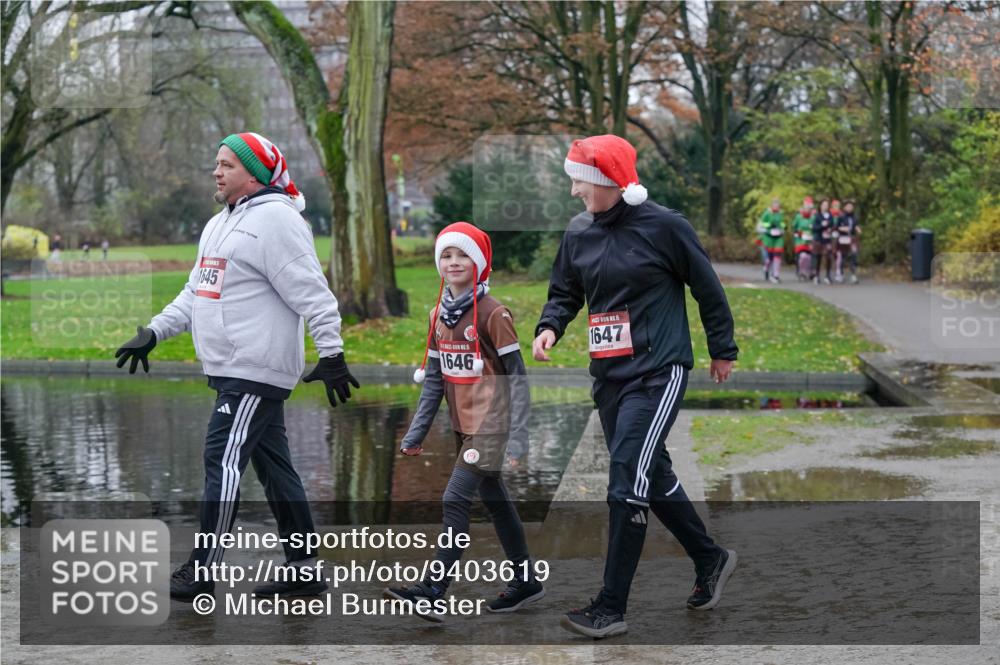 07.12.2025 - St. Pauli X-Mass-Run No. 15 Michael Burmester http://msf.ph/oto/9403619 07.12.2025 10:47:49 Laufen 1645, 1646, 15, 1647 meine-sportfotos.de