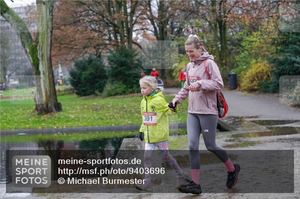 07.12.2025 - St. Pauli X-Mass-Run No. 15 Michael Burmester http://msf.ph/oto/9403696 07.12.2025 10:48:32 Laufen 15, 391, 0 meine-sportfotos.de