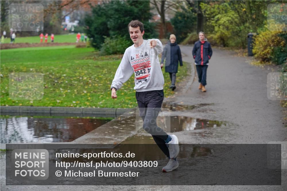 07.12.2025 - St. Pauli X-Mass-Run No. 15 Michael Burmester http://msf.ph/oto/9403809 07.12.2025 10:57:28 Laufen 15, 2042 meine-sportfotos.de