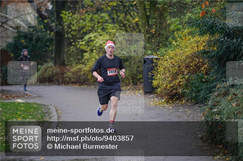 07.12.2025 - St. Pauli X-Mass-Run No. 15 Michael Burmester http://msf.ph/oto/9403857 07.12.2025 10:58:42 Laufen 2858 meine-sportfotos.de