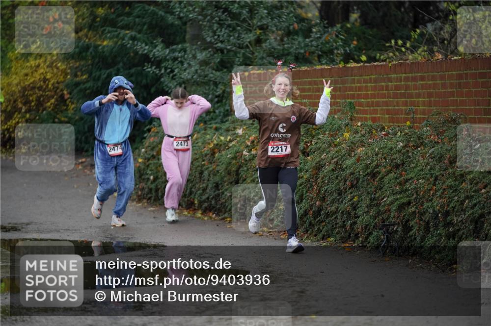 07.12.2025 - St. Pauli X-Mass-Run No. 15 Michael Burmester http://msf.ph/oto/9403936 07.12.2025 11:01:03 Laufen 2474, 2473, 2217 meine-sportfotos.de