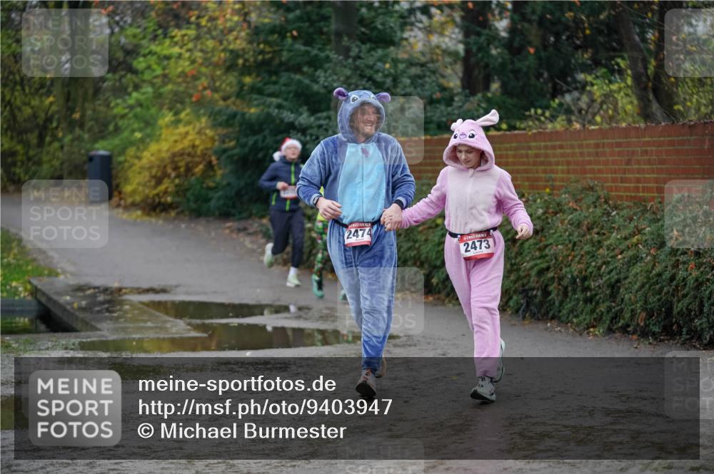 07.12.2025 - St. Pauli X-Mass-Run No. 15 Michael Burmester http://msf.ph/oto/9403947 07.12.2025 11:01:08 Laufen 2474, 2473 meine-sportfotos.de