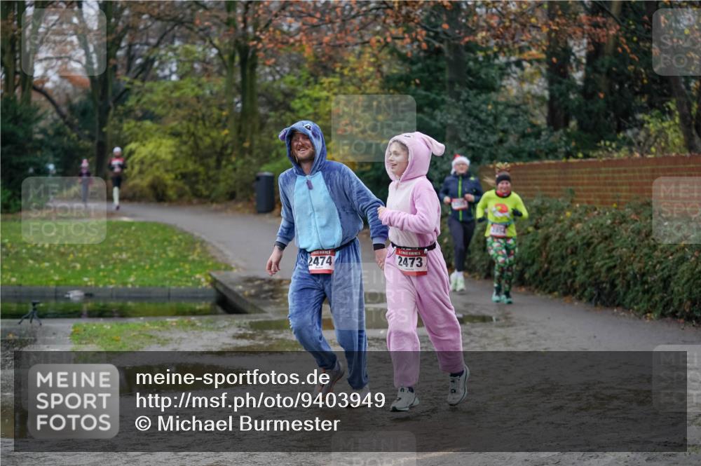 07.12.2025 - St. Pauli X-Mass-Run No. 15 Michael Burmester http://msf.ph/oto/9403949 07.12.2025 11:01:09 Laufen 2474, 2473 meine-sportfotos.de