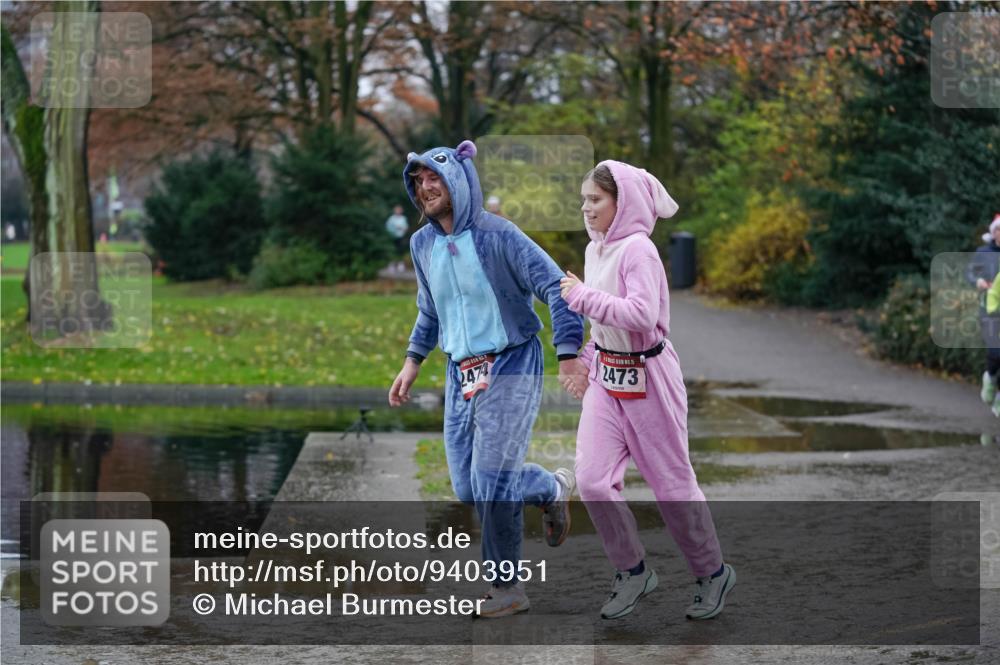 07.12.2025 - St. Pauli X-Mass-Run No. 15 Michael Burmester http://msf.ph/oto/9403951 07.12.2025 11:01:09 Laufen 2474, 2473 meine-sportfotos.de