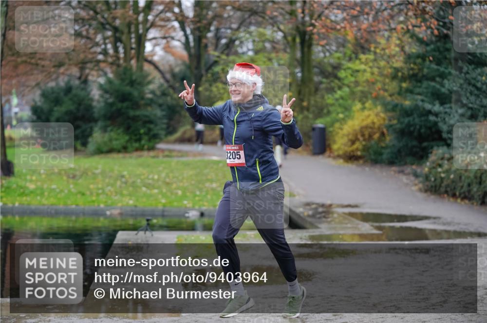 07.12.2025 - St. Pauli X-Mass-Run No. 15 Michael Burmester http://msf.ph/oto/9403964 07.12.2025 11:01:13 Laufen 3205 meine-sportfotos.de