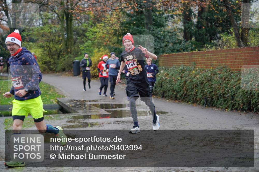 07.12.2025 - St. Pauli X-Mass-Run No. 15 Michael Burmester http://msf.ph/oto/9403994 07.12.2025 11:01:29 Laufen 2194, 2195, 335 meine-sportfotos.de