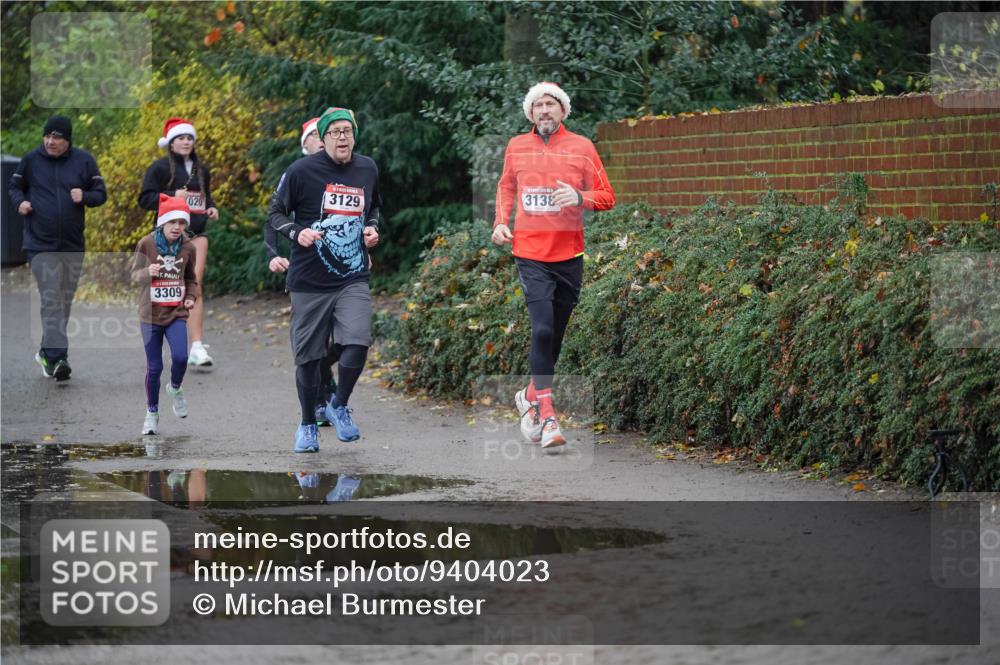 07.12.2025 - St. Pauli X-Mass-Run No. 15 Michael Burmester http://msf.ph/oto/9404023 07.12.2025 11:01:39 Laufen 3309, 020, 3138, 3129 meine-sportfotos.de