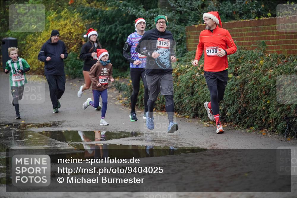 07.12.2025 - St. Pauli X-Mass-Run No. 15 Michael Burmester http://msf.ph/oto/9404025 07.12.2025 11:01:40 Laufen 3327, 3309, 3129, 3138 meine-sportfotos.de