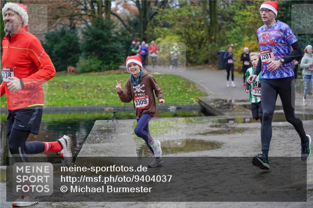 07.12.2025 - St. Pauli X-Mass-Run No. 15 Michael Burmester http://msf.ph/oto/9404037 07.12.2025 11:01:45 Laufen 138, 15, 3309, 332, 3201 meine-sportfotos.de