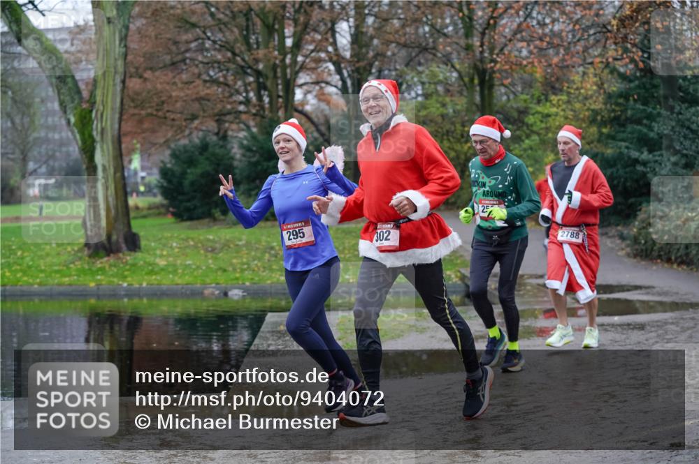 07.12.2025 - St. Pauli X-Mass-Run No. 15 Michael Burmester http://msf.ph/oto/9404072 07.12.2025 11:01:58 Laufen 295, 302, 25, 2788 meine-sportfotos.de