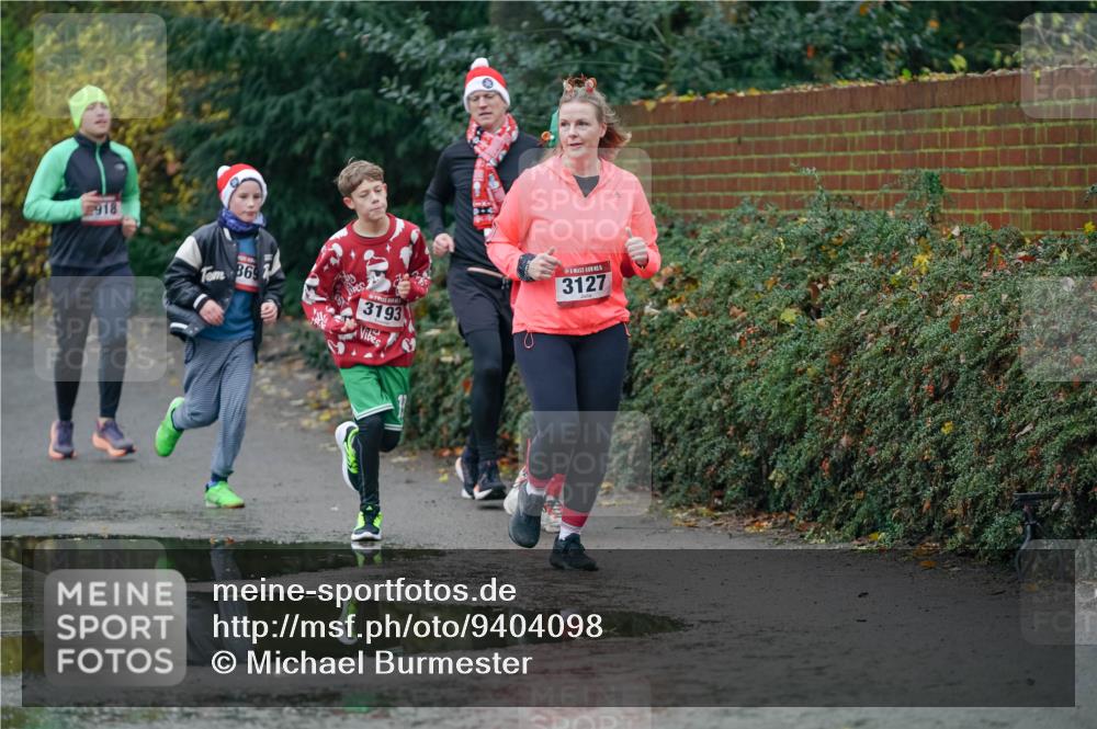 07.12.2025 - St. Pauli X-Mass-Run No. 15 Michael Burmester http://msf.ph/oto/9404098 07.12.2025 11:02:15 Laufen 869, 3193, 3127 meine-sportfotos.de