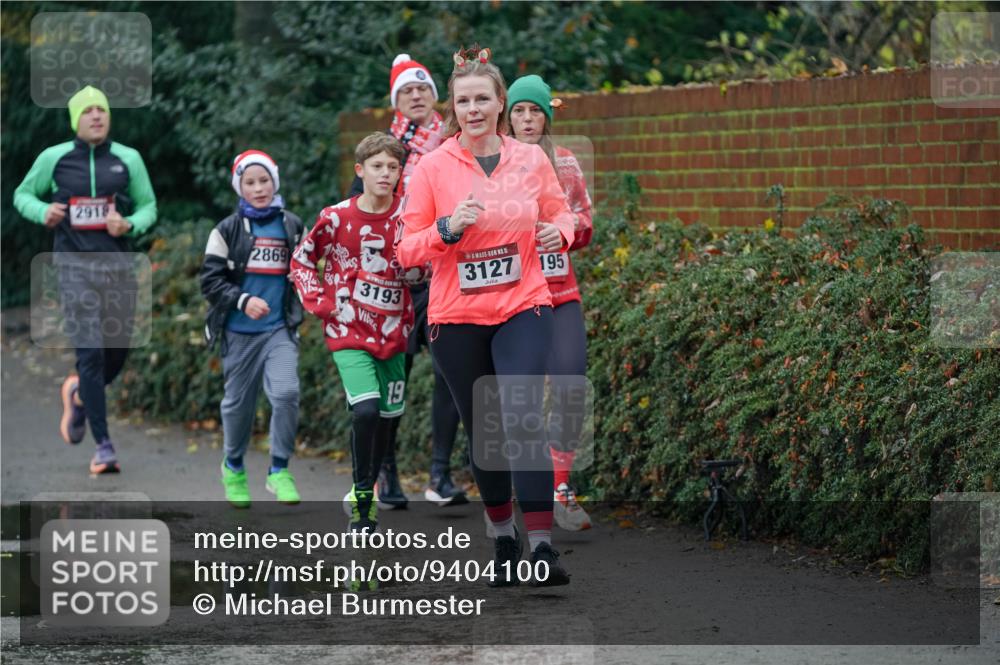07.12.2025 - St. Pauli X-Mass-Run No. 15 Michael Burmester http://msf.ph/oto/9404100 07.12.2025 11:02:16 Laufen 200, 2918, 2869, 3193, 15, 3127, 195, 003200, 19 meine-sportfotos.de