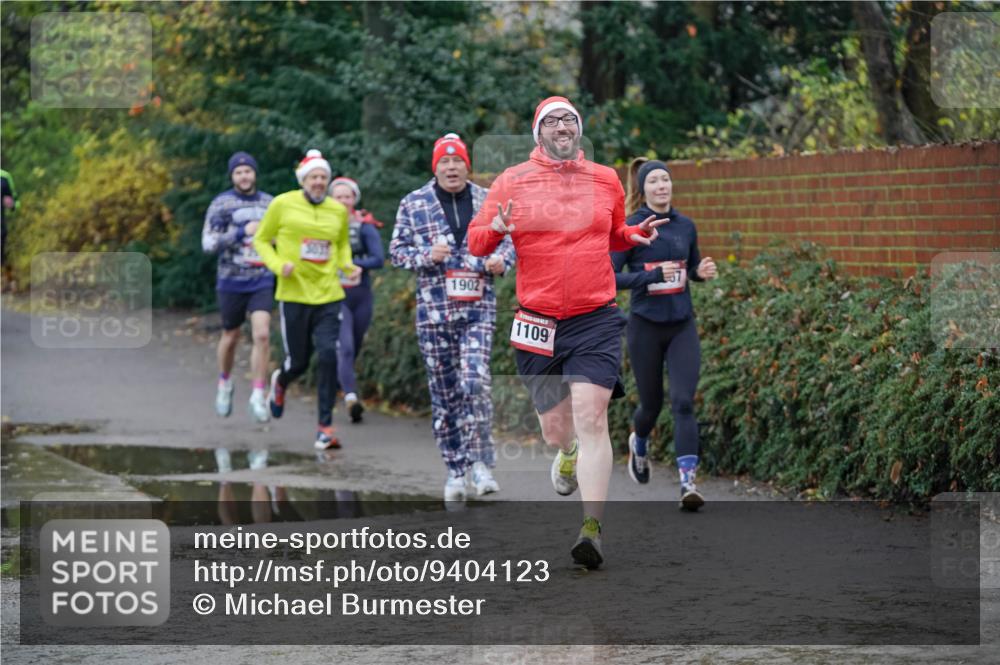 07.12.2025 - St. Pauli X-Mass-Run No. 15 Michael Burmester http://msf.ph/oto/9404123 07.12.2025 11:02:23 Laufen 1902, 1109, 57 meine-sportfotos.de