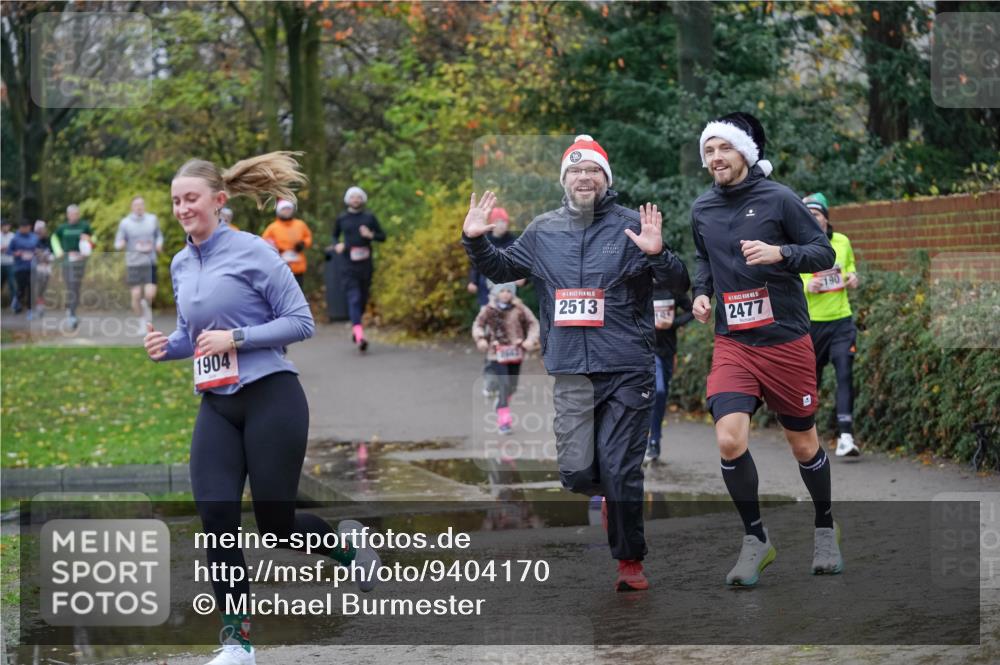 07.12.2025 - St. Pauli X-Mass-Run No. 15 Michael Burmester http://msf.ph/oto/9404170 07.12.2025 11:02:39 Laufen 1904, 2513, 2477, 190 meine-sportfotos.de