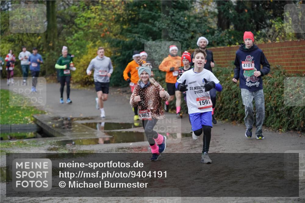 07.12.2025 - St. Pauli X-Mass-Run No. 15 Michael Burmester http://msf.ph/oto/9404191 07.12.2025 11:02:44 Laufen 2662, 4101, 24, 25, 1591 meine-sportfotos.de