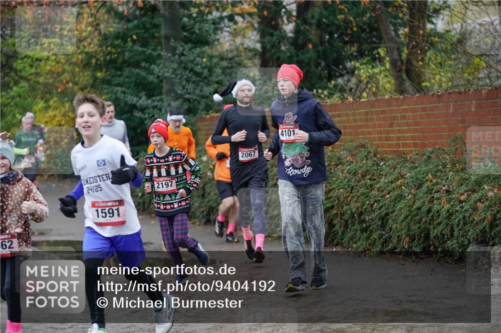 07.12.2025 - St. Pauli X-Mass-Run No. 15 Michael Burmester http://msf.ph/oto/9404192 07.12.2025 11:02:45 Laufen 62, 24, 25, 1591, 2197, 2067, 4101 meine-sportfotos.de