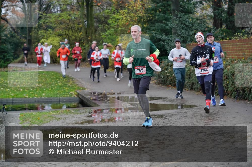 07.12.2025 - St. Pauli X-Mass-Run No. 15 Michael Burmester http://msf.ph/oto/9404212 07.12.2025 11:02:51 Laufen 765, 2766, 697 meine-sportfotos.de