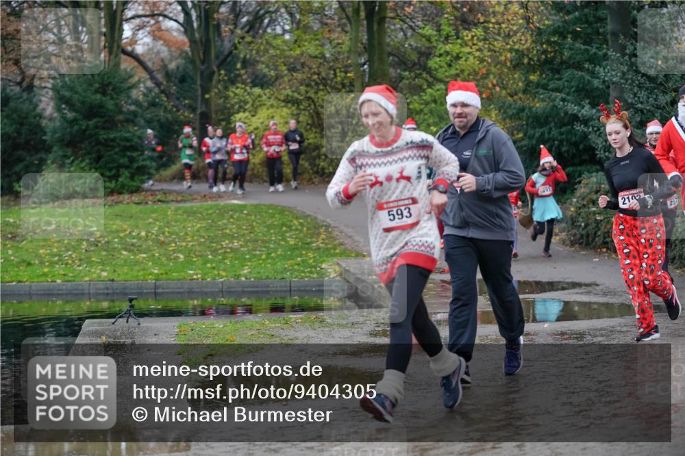 07.12.2025 - St. Pauli X-Mass-Run No. 15 Michael Burmester http://msf.ph/oto/9404305 07.12.2025 11:03:25 Laufen 593, 2102, 257 meine-sportfotos.de