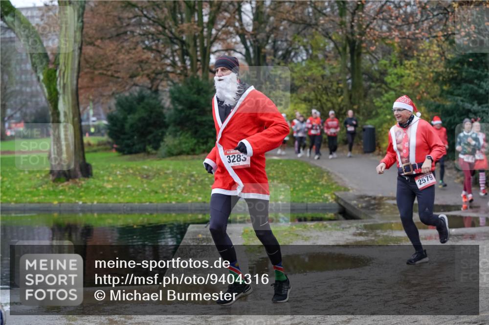 07.12.2025 - St. Pauli X-Mass-Run No. 15 Michael Burmester http://msf.ph/oto/9404316 07.12.2025 11:03:28 Laufen 3285, 2579 meine-sportfotos.de